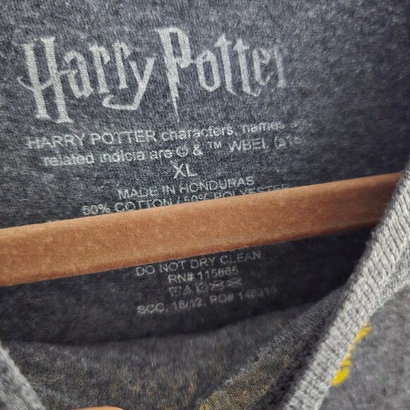 Warner Bros. Harry Potter Hufflepuff Badger Tee size Juniors XL - Picture 3 of 4